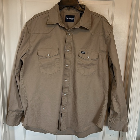 Wrangler Mens Authentic Cowboy Cut®
Work Shirt- Khaki Size XLARGE - Picture 4 of 13